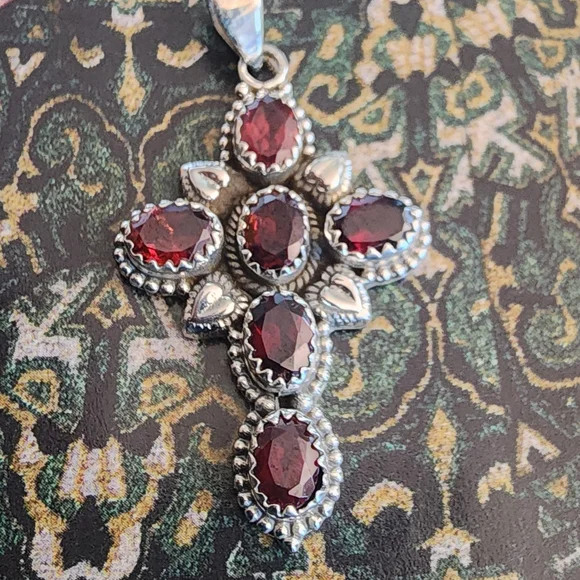 🆕️Elegant Sterling Silver Garnet Gemstone Pendant